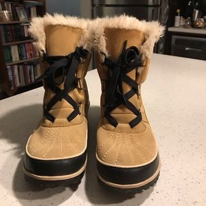 Sorel size 9 winter boots